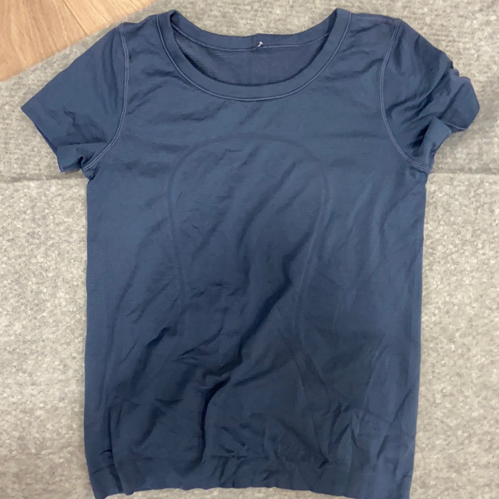 Lululemon running shirt